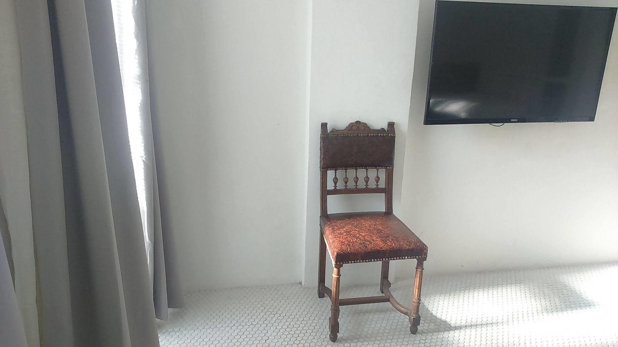 白狗公寓amo B&B市區金三角 東大門夜市 Hualien Dış mekan fotoğraf