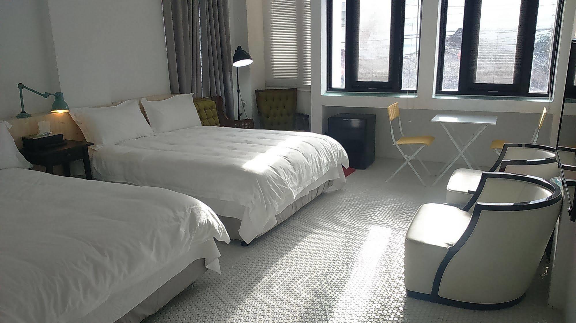 白狗公寓amo B&B市區金三角 東大門夜市 Hualien Dış mekan fotoğraf